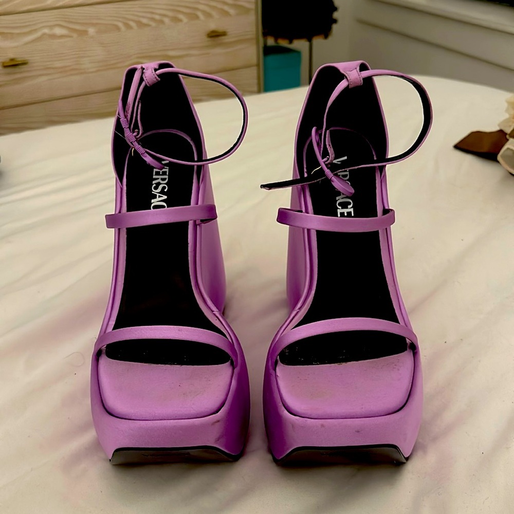 Versace platforms in lilac color size 39.